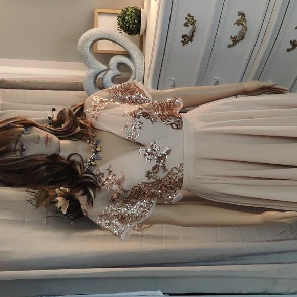 NWT Hello Molly Rose Gold Hi Lo Mardi Gras Ball - Picture 3 of 11